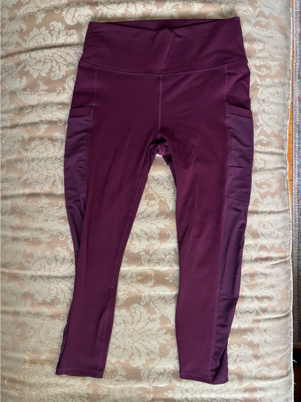✨ Fabletics Leggings w/ Mesh Side Panels & Pockets • Burgundy/Maroon/Purple✨